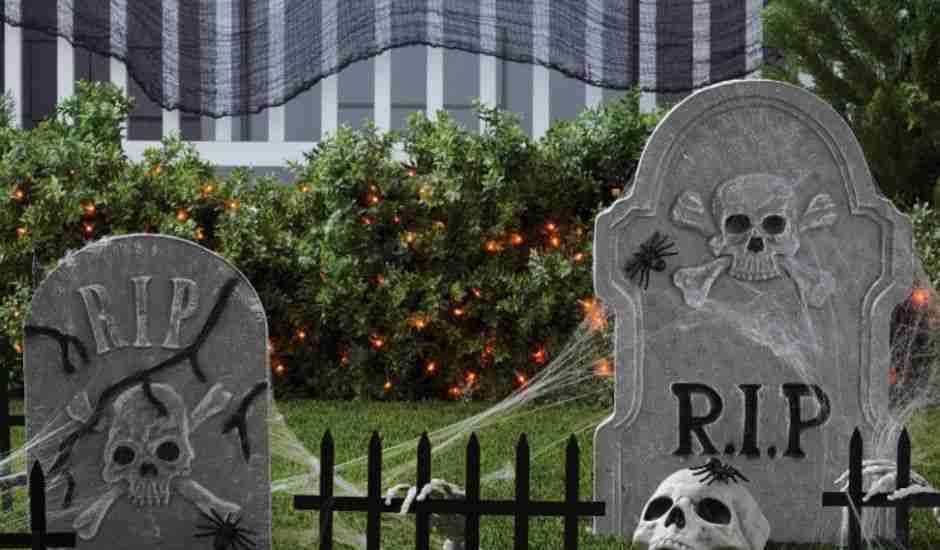 18pc Cemetery Scene Setter Kit Halloween Decorative Prop