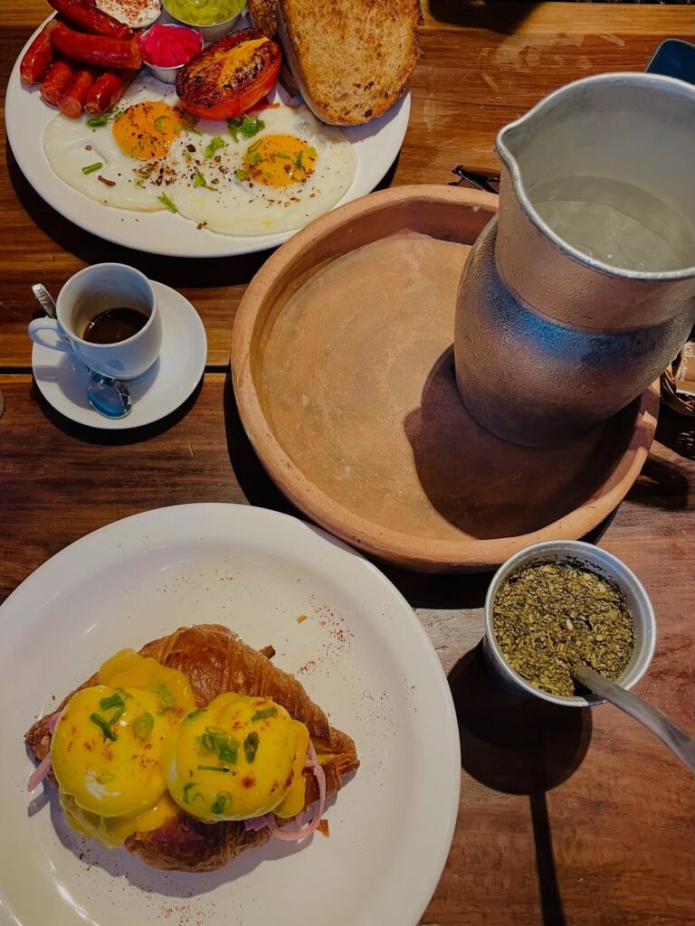 brunch at café de acá - asunción
